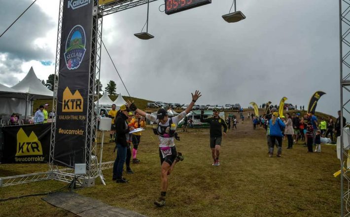 Professora do UNIARAXÁ compete em circuito com apoio da Instituição