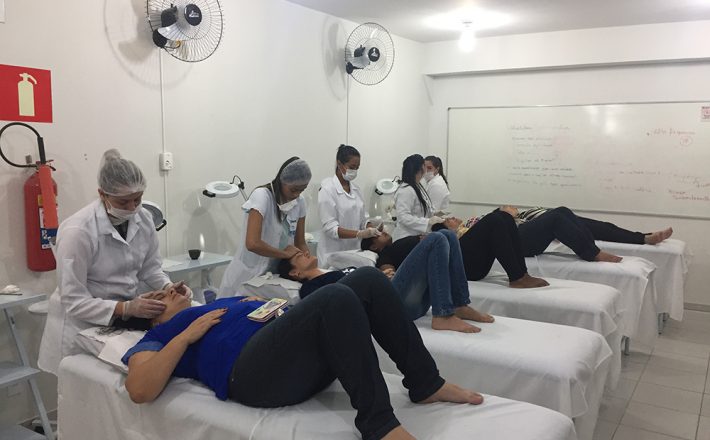 Estética e Cosmética do UNIARAXÁ é reconhecida com Nota 5 pelo MEC
