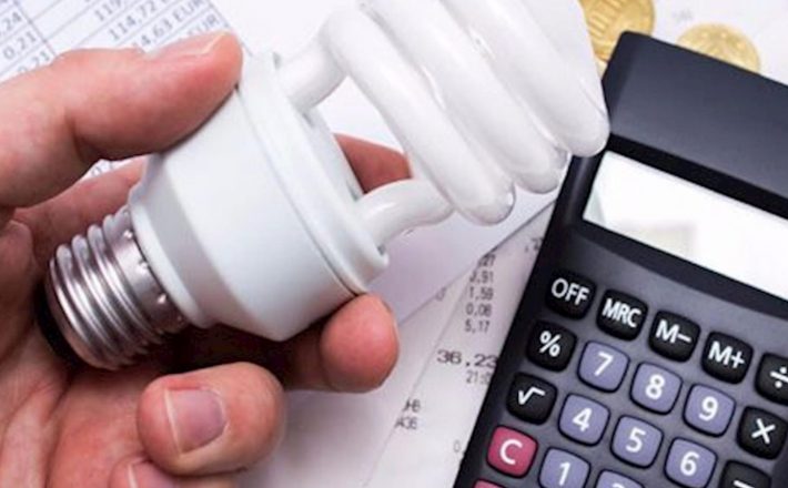 Famílias de baixa renda podem solicitar abatimento na conta de luz