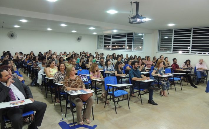 Seminário debate Gênero e Sexualidade no UNIARAXÁ