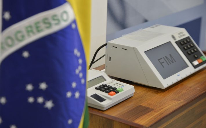 TSE mantém horários locais para votação nas eleições deste ano