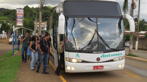 Prefeitura de Tapira investe quase 800 mil reais em bolsas de estudo e transporte para universitários