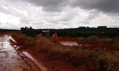 Recuperação de estrada rural na Região da Mutuca em Campos Altos