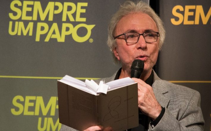 As vozes do poema por Antônio Carlos Secchin