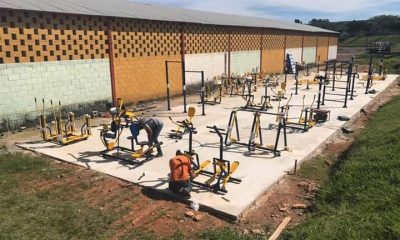 Prefeitura de Pratinha instala equipamentos de academia na praça