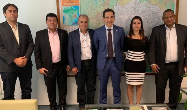 Prefeito Vinícius Barreto de Perdizes defende a parceria para o término da pavimentação do trecho compreendido entre a BR- 452 e a BR-262.