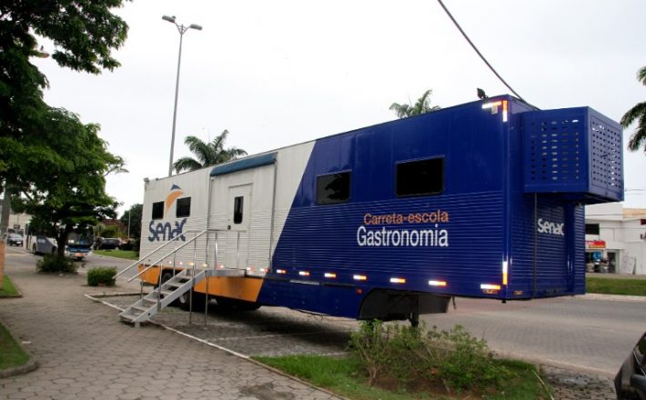 Carreta Senac de Gastronomia homenageia escritores no Fliaraxá