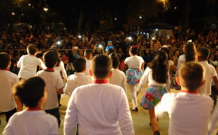 Em Ibiá muita emoção, beleza e praça lotada na 2ª noite das mães.