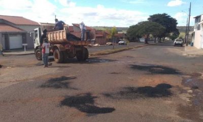 Prefeitura de Pedrinópolis realiza operação tapa-buraco