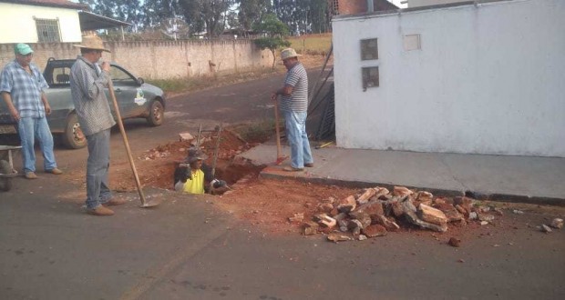 Prefeitura de Pedrinópolis inicia limpeza de galerias pluviais