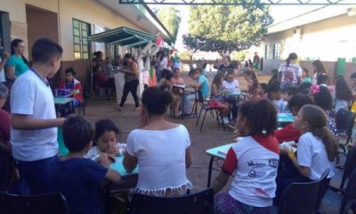 Escola de Pedrinópolis realiza Feira Empreendedora