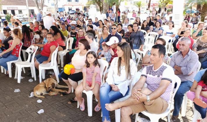 Família na Praça reúne centenas de pessoas na Praça Governador Valadares em Perdizes.