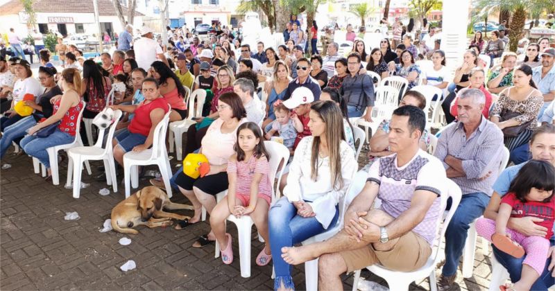 Família na Praça reúne centenas de pessoas na Praça Governador Valadares em Perdizes.