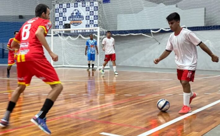 Torneio de férias começa com goleadas e destaque individual em Ibiá